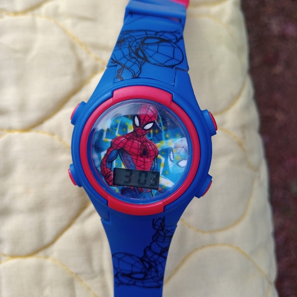 Marvel Spiderman Light Up LCD Watch - Picture 2 of 6